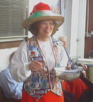 decvfd2003nanniepearl-gettingreadyto-drawnames.jpg