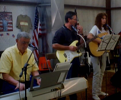 julyvfd-keyboard-guitarists.jpg